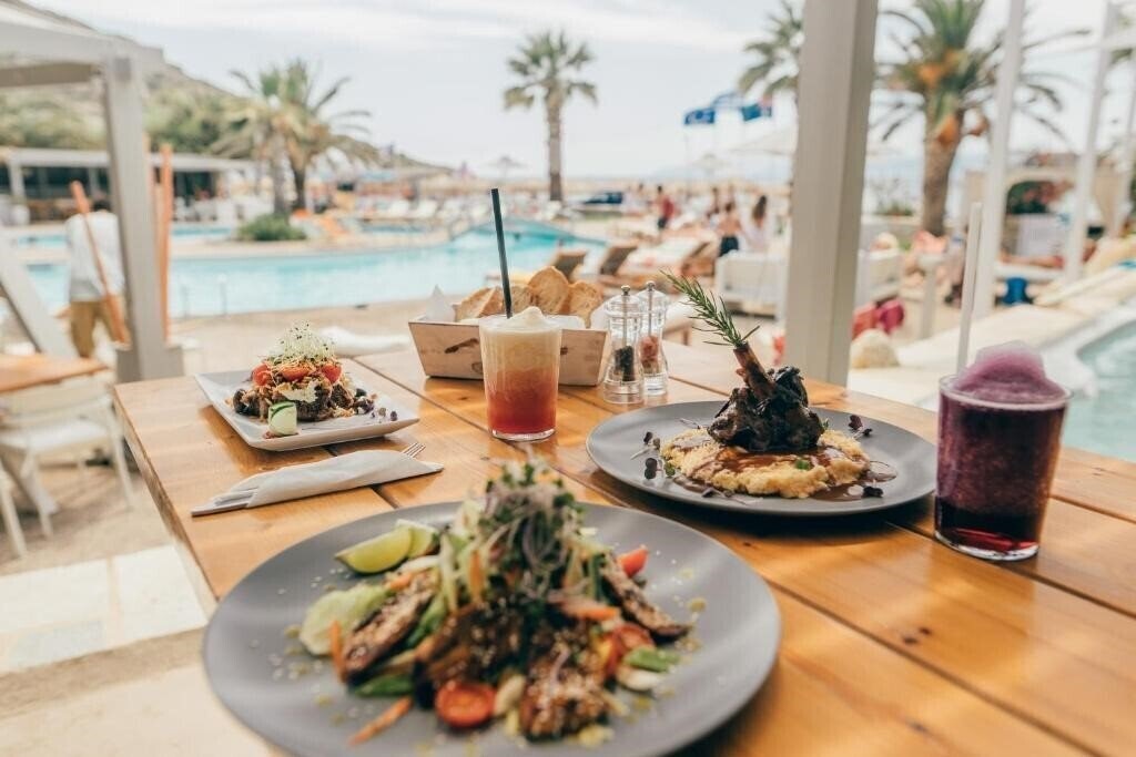 Фотография Far Out Village 4*