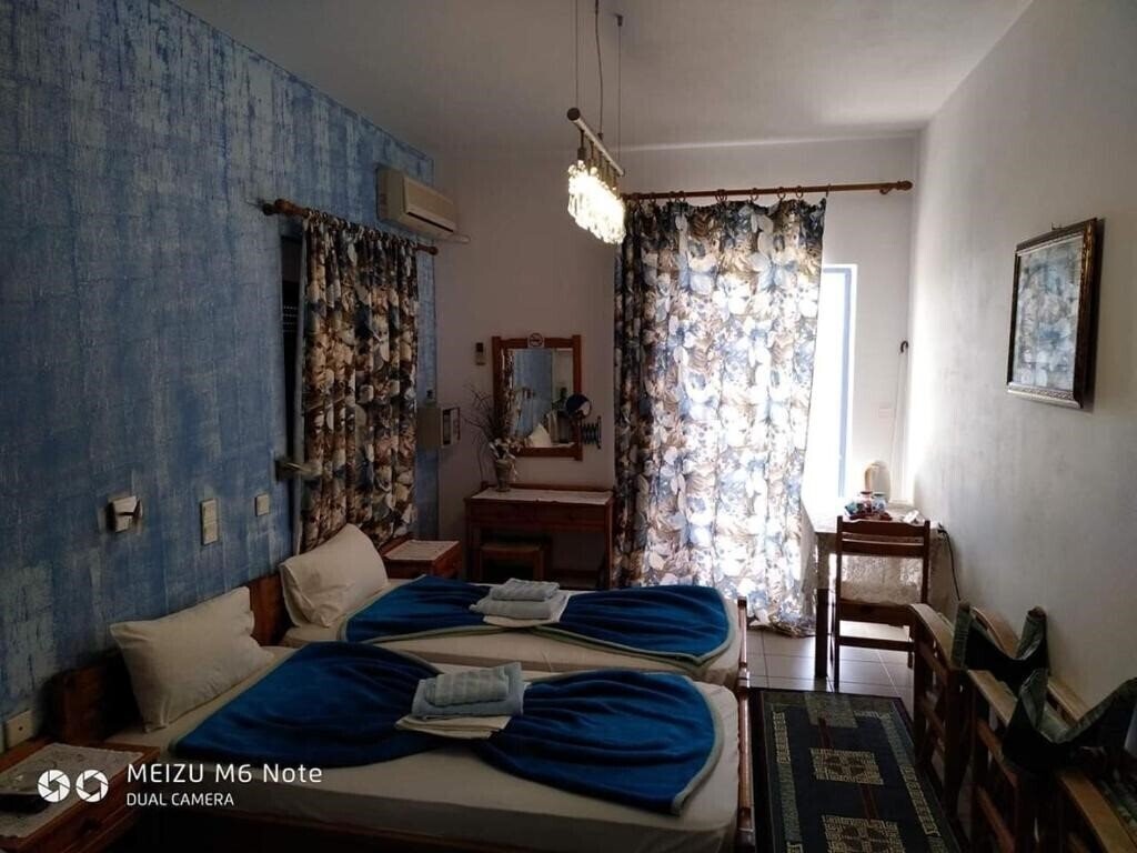 Отель Studios Adamas 3*