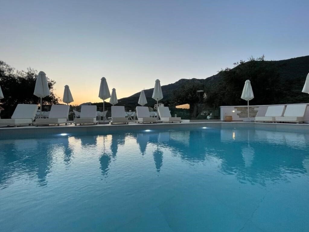 Готель Gallery Suites Parga 4*