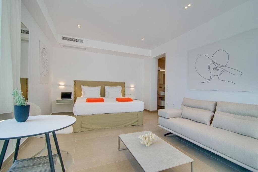 Фото Livinghome Suites 5*