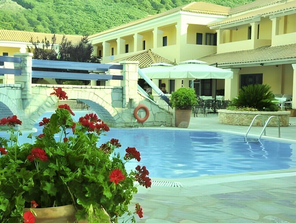 Картинка Karavostasi Beach 3*