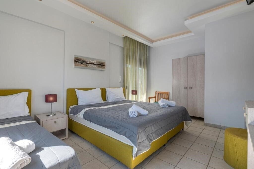 Фото Adonis Hotel 2*