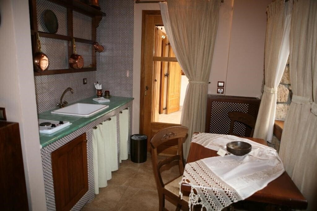 Фото Roes Suites 3*