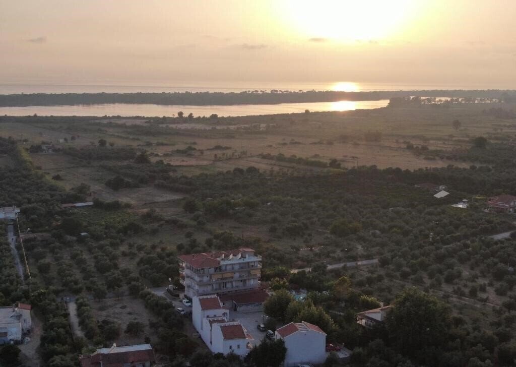 Готель Kaiafas Lake Hotel 3*