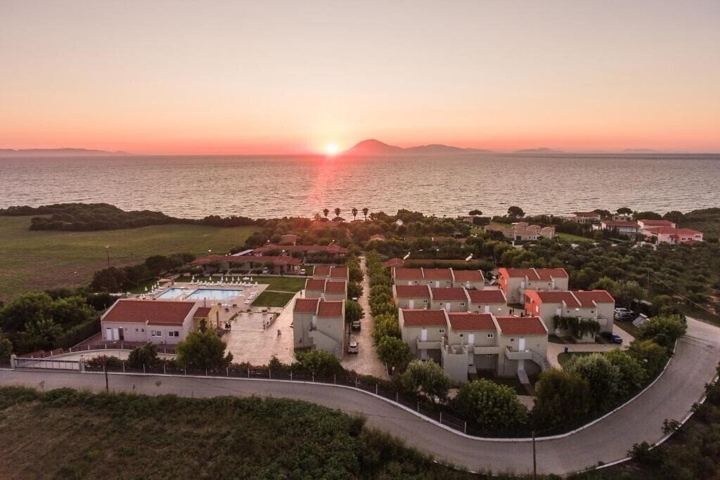 Отель Fournia Village 3*
