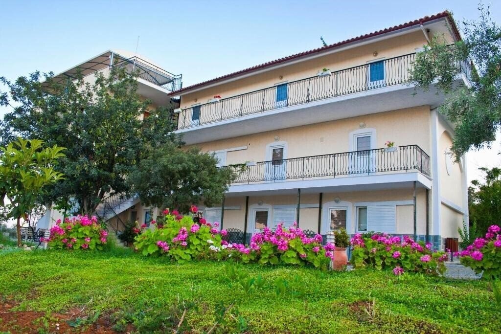 Отель Alonia Studios & Maisonettes 3*