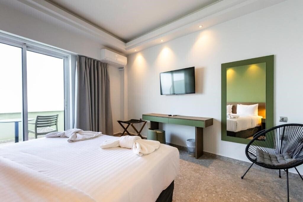 Готель Messinian Bay 3*