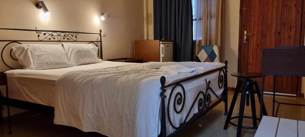 Отель Avaton Hotel 1*
