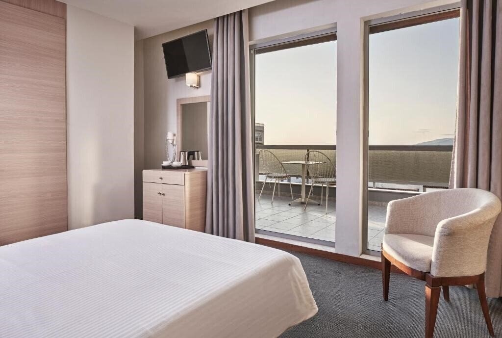 Фото Mediterranee (Patras) 3*