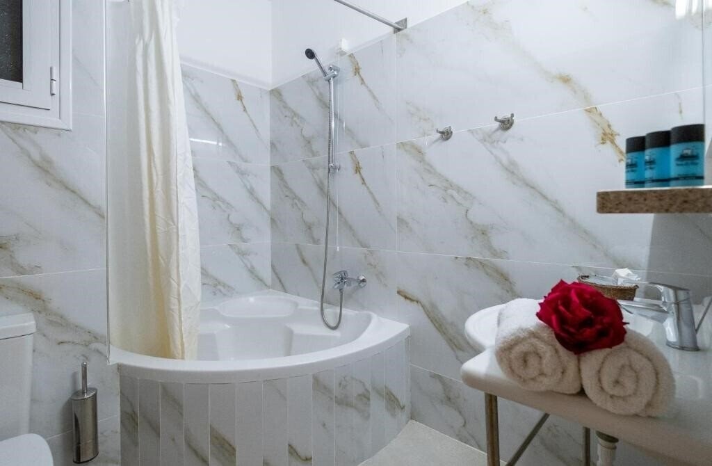 Фотографія Dolfin Hotel 3*