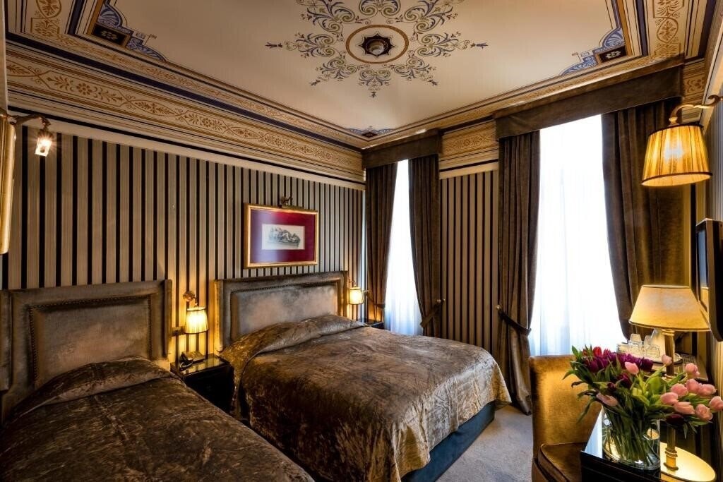 Отель Maison Grecque 4*