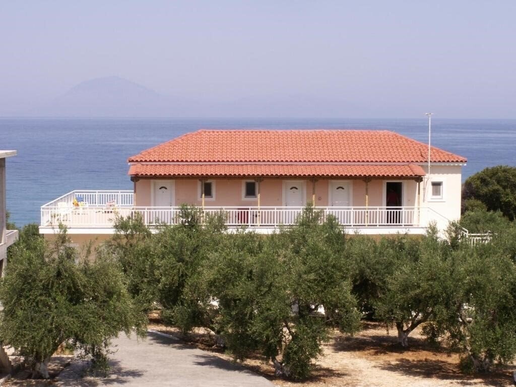 Готель Kastro Beach Hotel 3*
