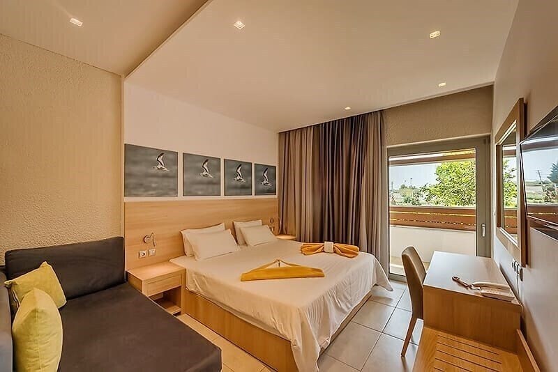 Готель Kalogria Beach 4*