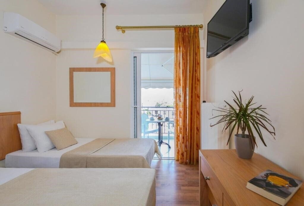Фото Saronis Hotel Epidavros 2*