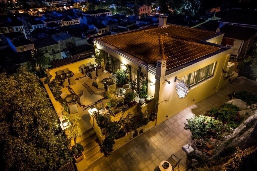Готель Amfitriti Plazzo Boutique Hotel 4*