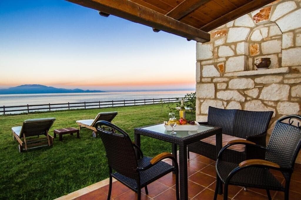 Готель Kavos Psarou Villas 4*