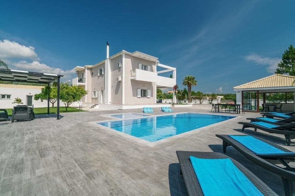 Отель Ostria Luxury Villa 4*