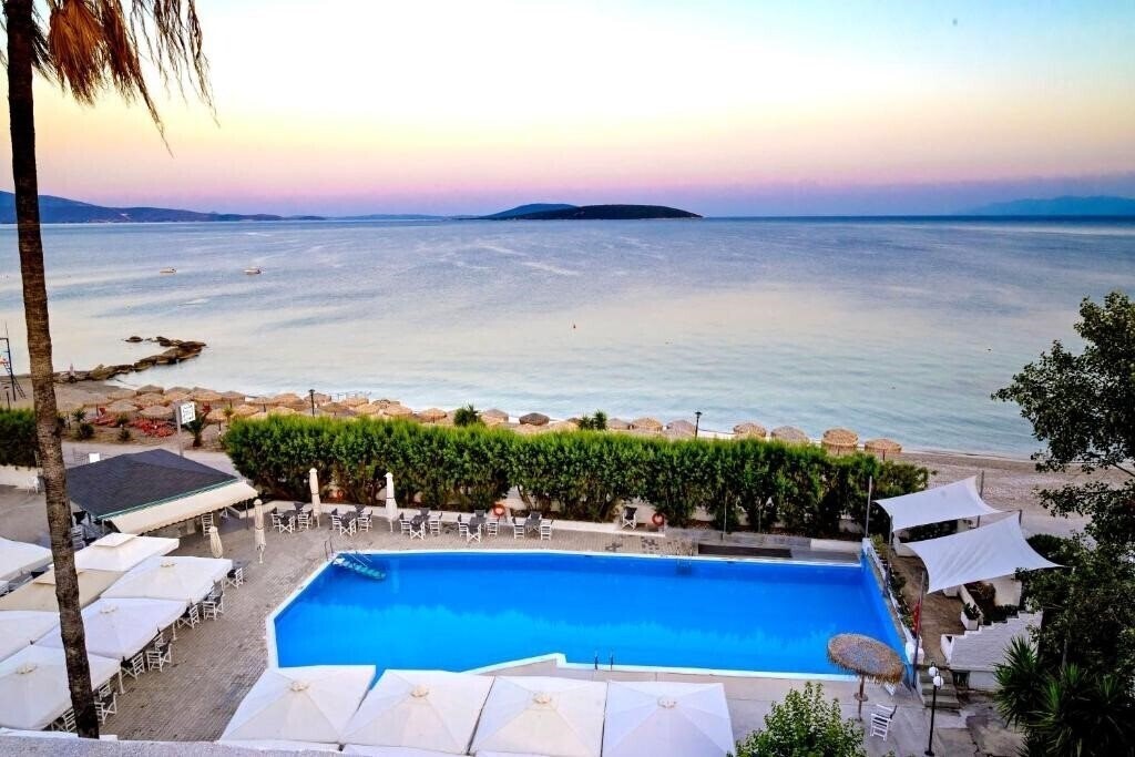 Готель The Grove Seaside 4*