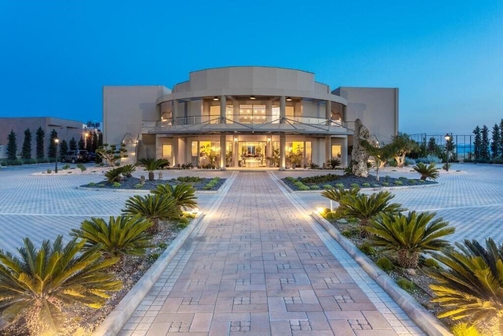 Отель Elysian Luxury Hotel & Spa 5*