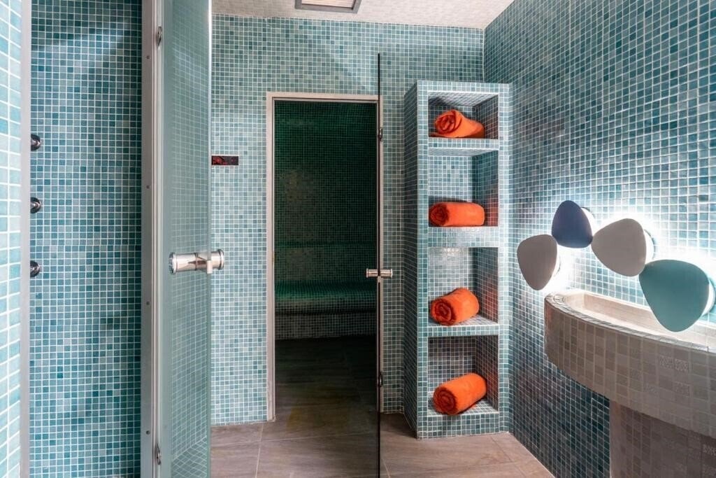 Фото Elysian Luxury Hotel & Spa 5*