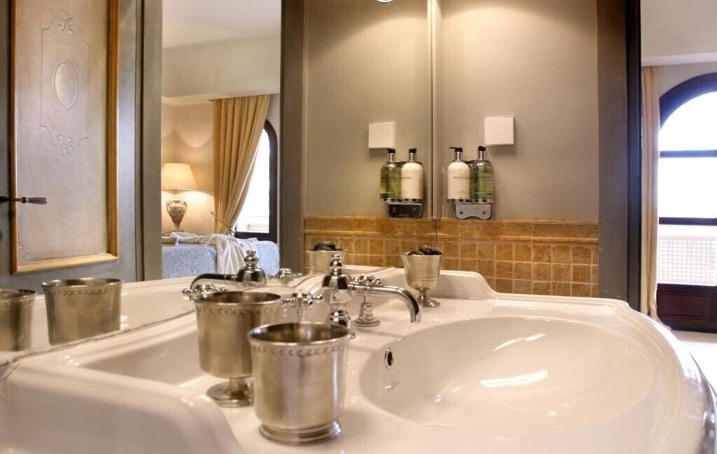 Готель Le Convivial Luxury Suites & SPA 4*