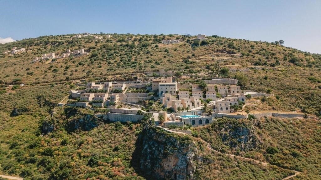 Отель Limeni Village 3*