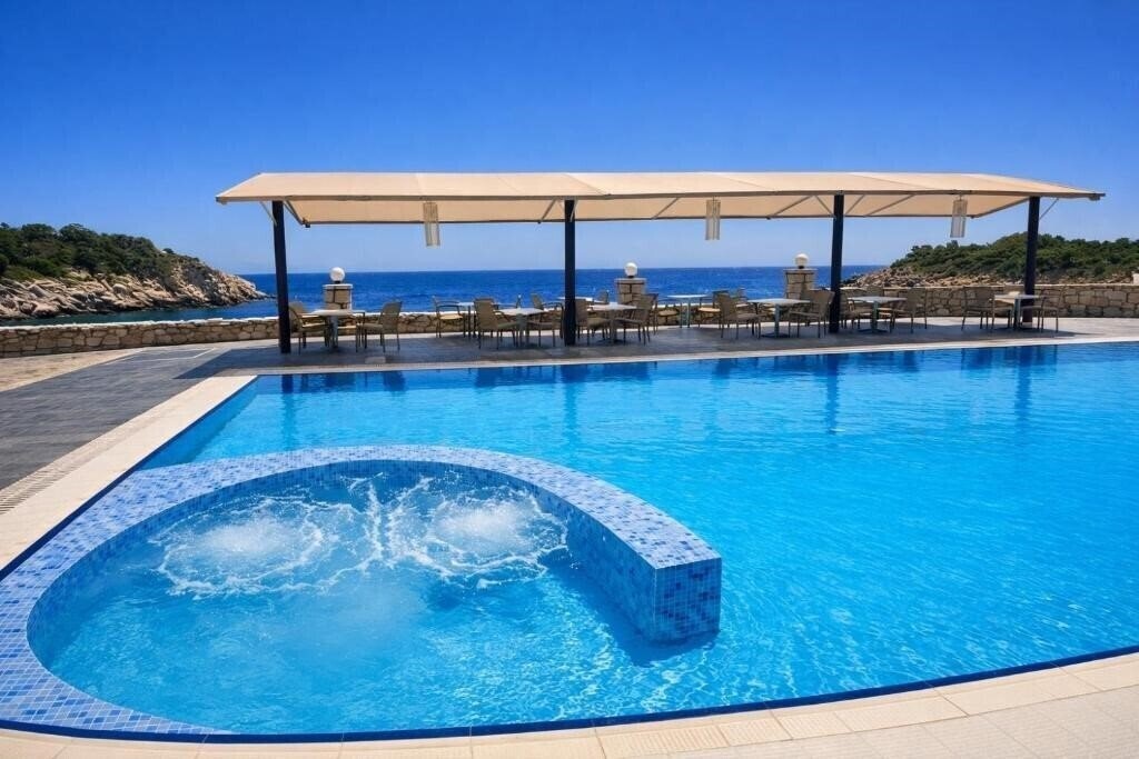 Готель Lalloudes Seaside Accommodation 3*