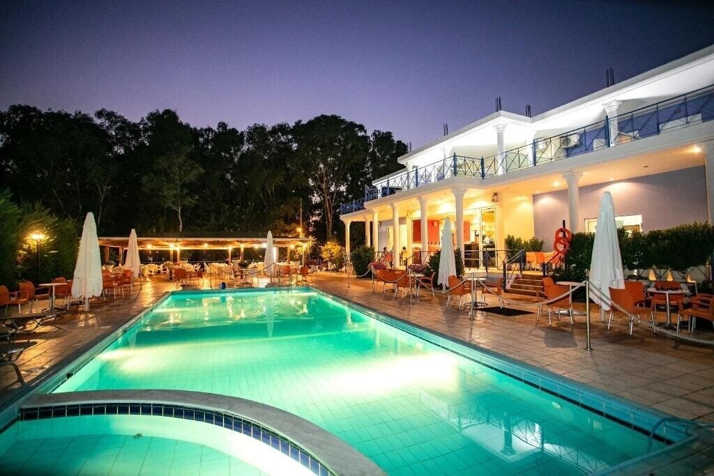 Готель Zeus Paradise Hotel Ammoudia 4*