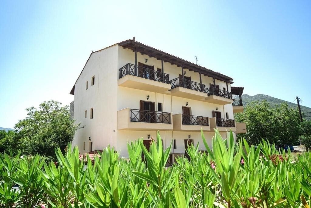 Готель Mont Helmos Hotel 3*