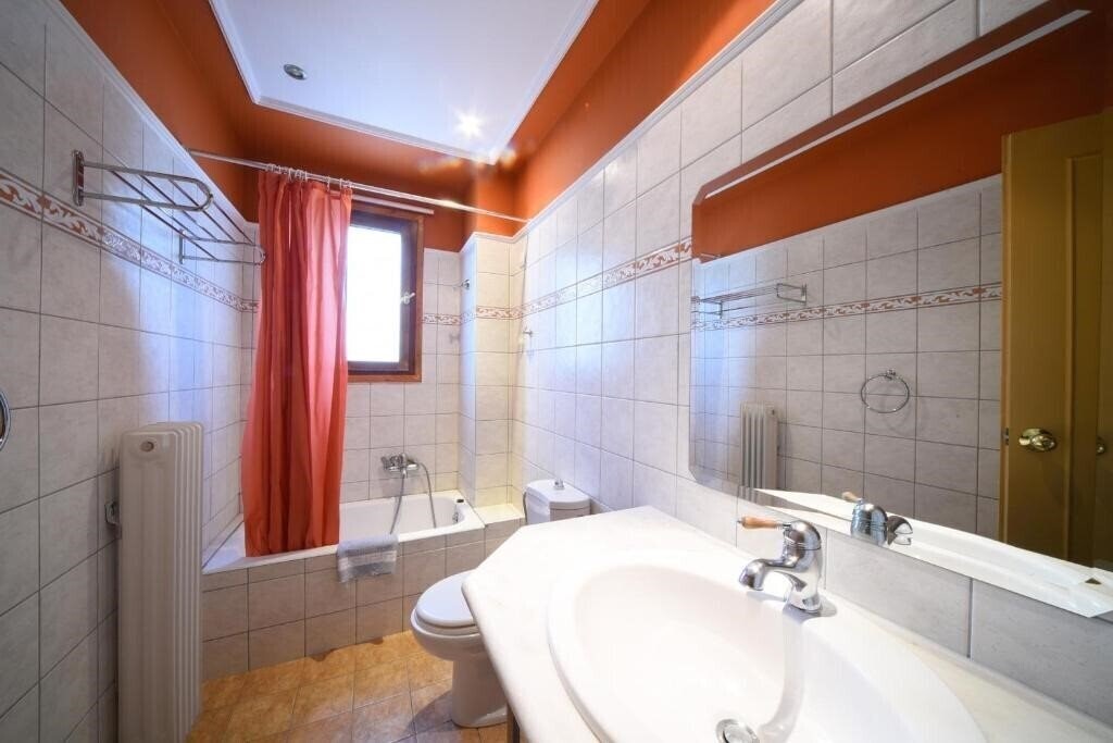 Фото Mont Helmos Hotel 3*
