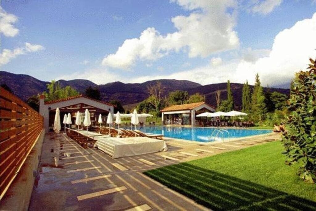 Фотографія Mont Helmos Hotel 3*