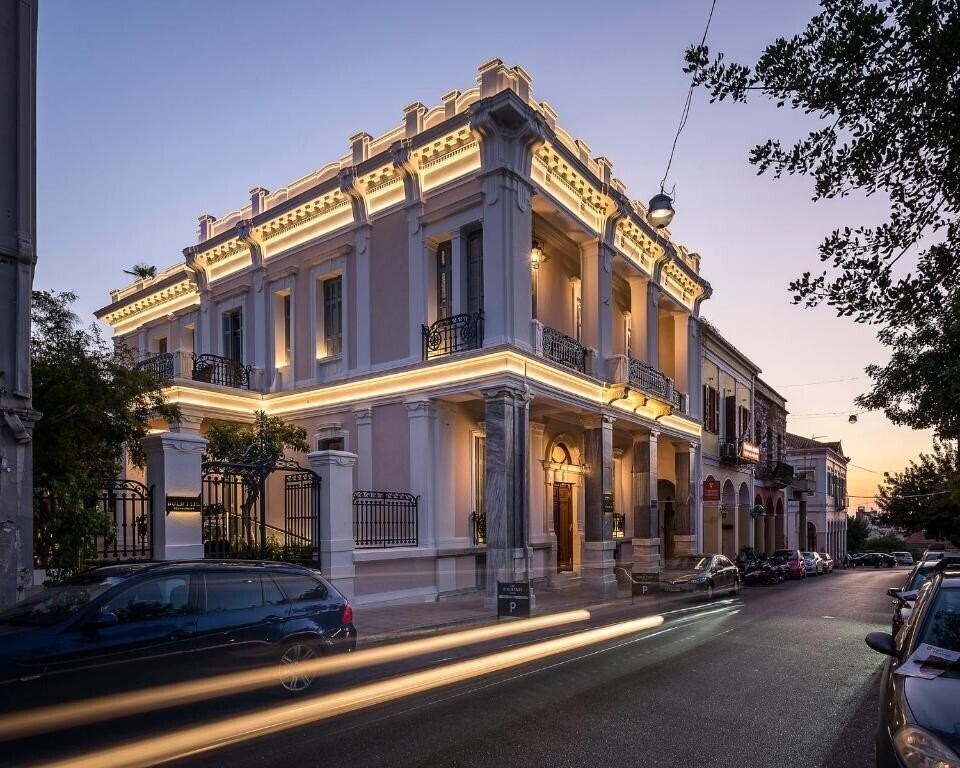 Отель The Bold Type Hotel 5*