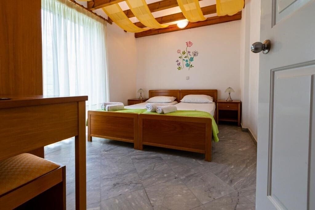 Фотография Iris Apartments 2*
