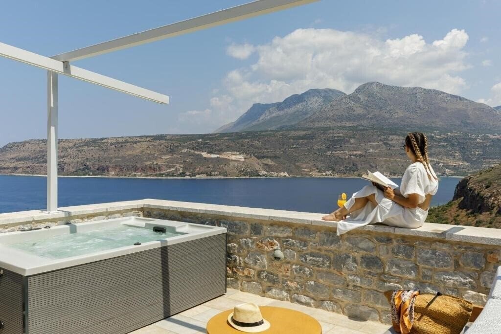 Фото Trapela Limeni Luxury Suites 4*