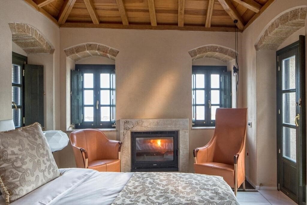 Фото Moni Emvasis Luxury Suites 4*