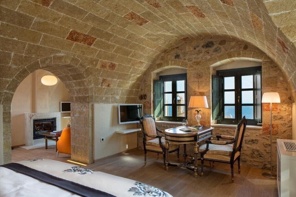 Изображение Moni Emvasis Luxury Suites 4*