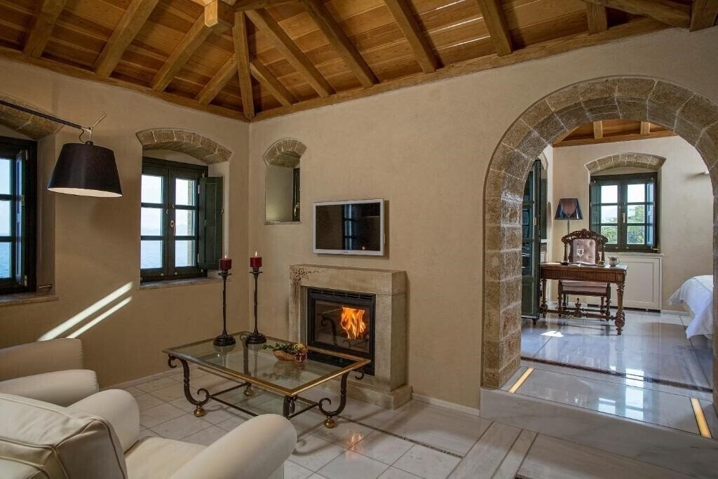 Картинка Moni Emvasis Luxury Suites 4*
