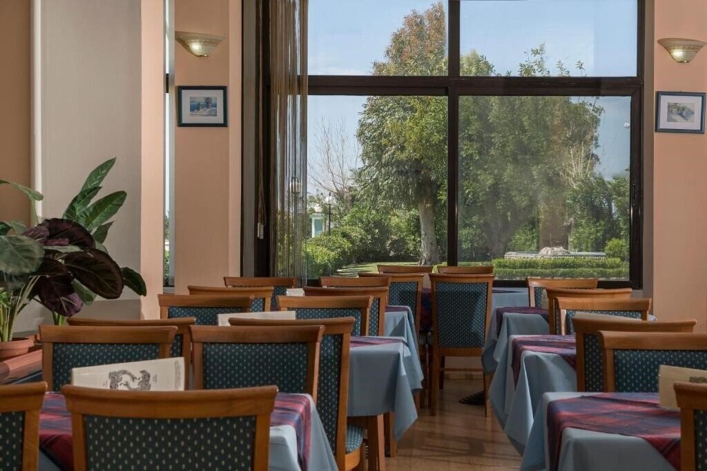 Фото Delfini (Patras) 2*