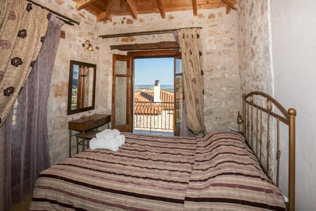 Отель Anigraia Hotel 3*