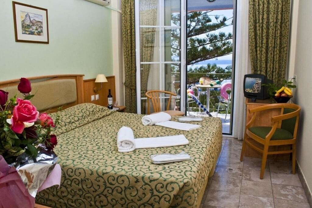 Картинка Tolo Holidays 3*