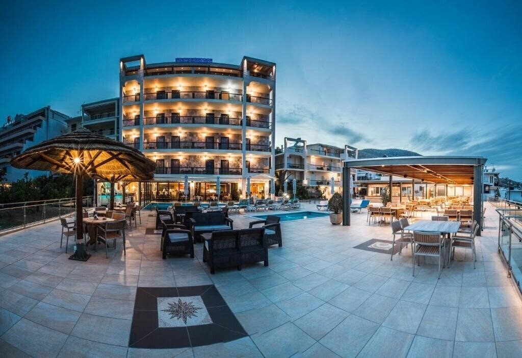 Отель John & George Hotel 3*