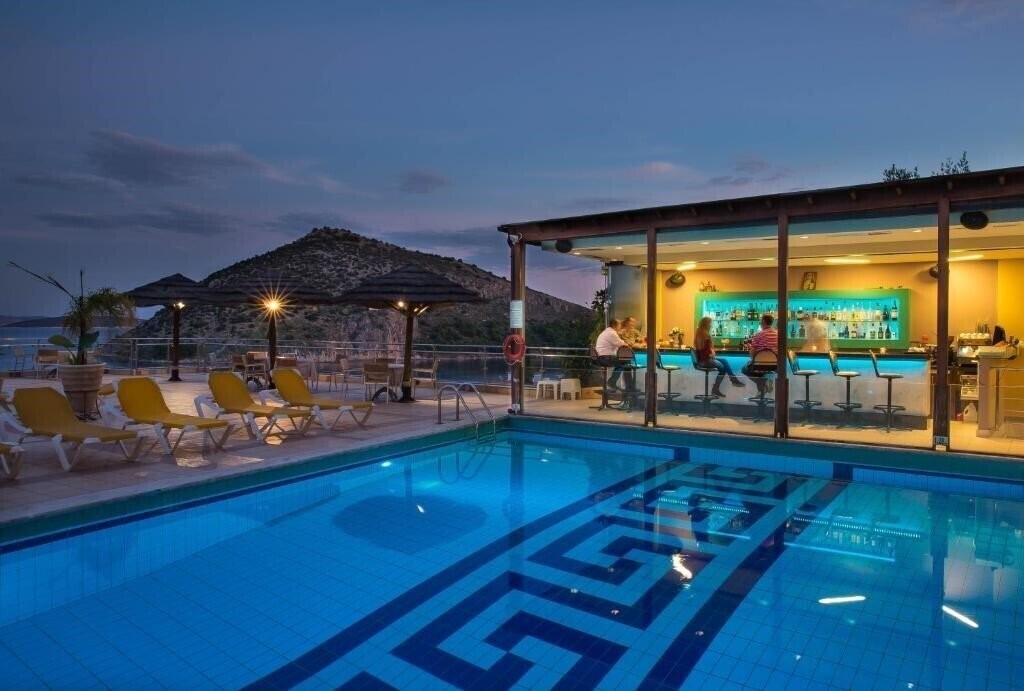 Фотография John & George Hotel 3*