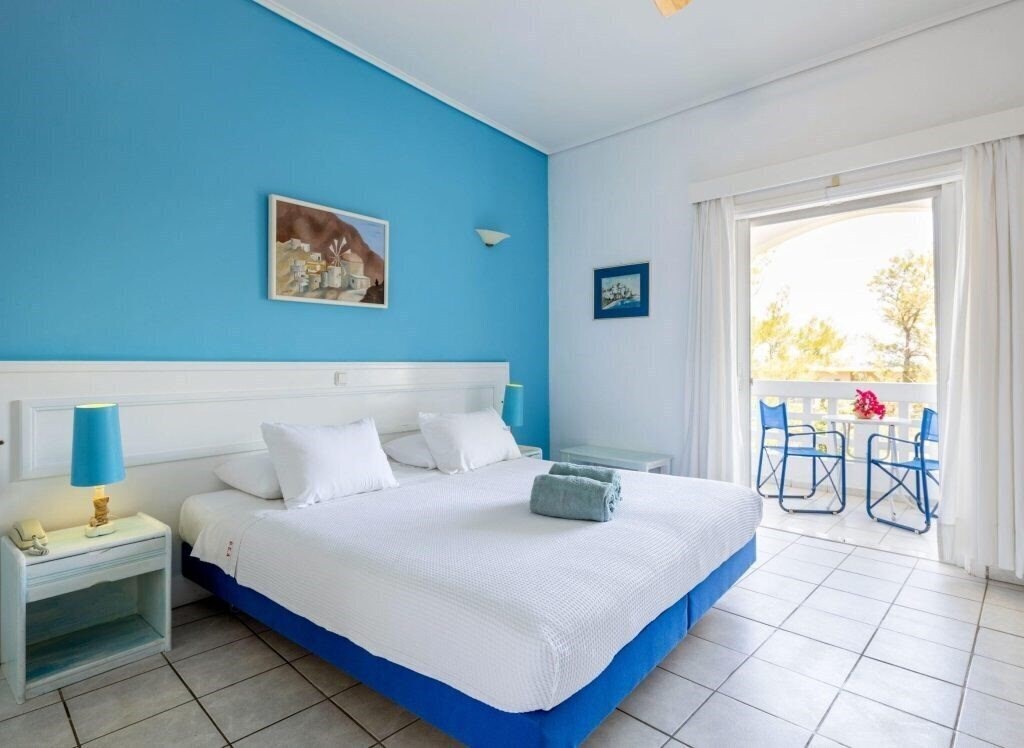 Фото Daphne's Club Hotel Apartments 3*