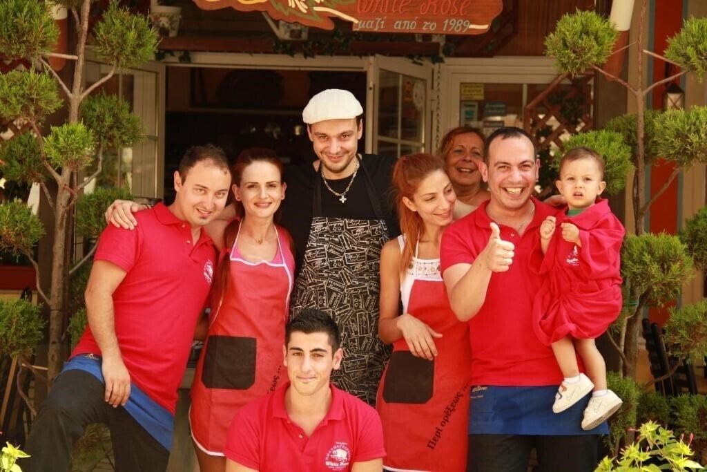 Отель White Rose Hotel 3*