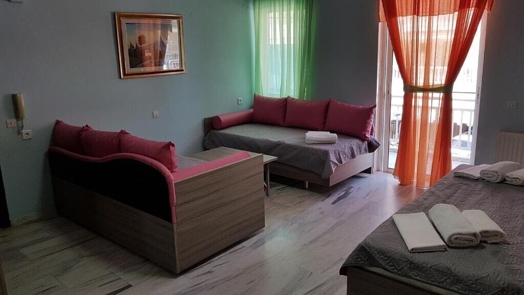 Готель White Rose Hotel 3*