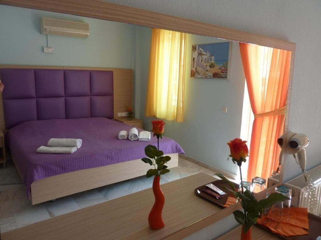 Фото White Rose Hotel 3*