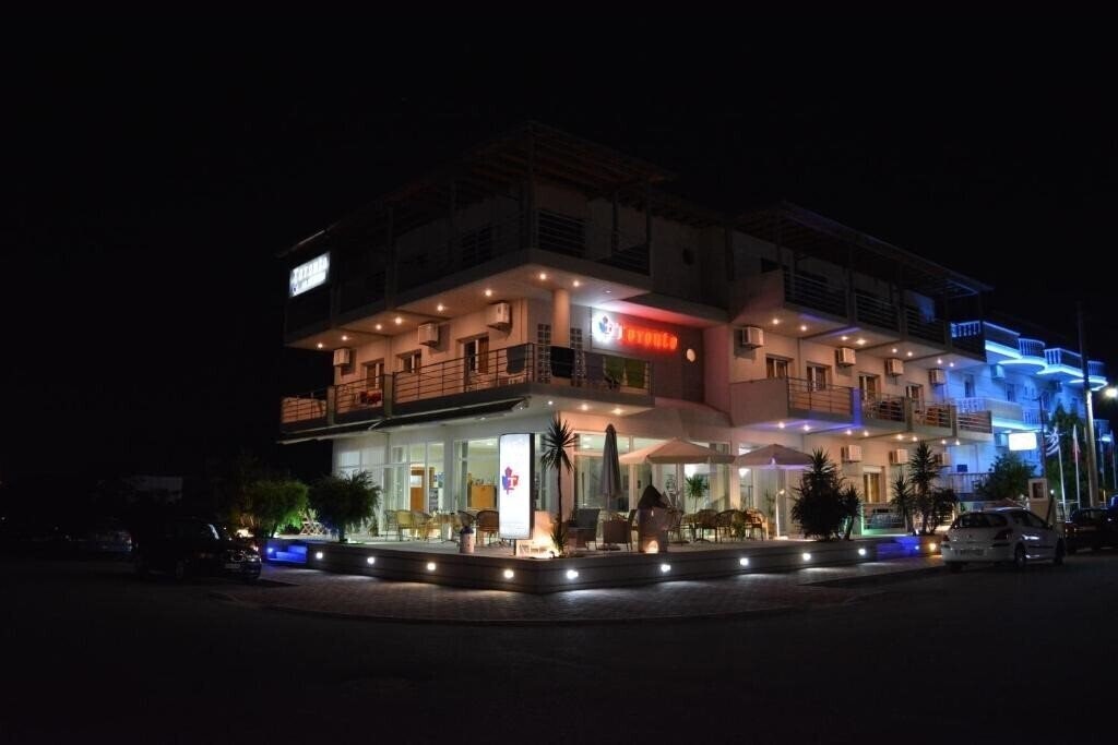 Отель Toronto Apartments 3*