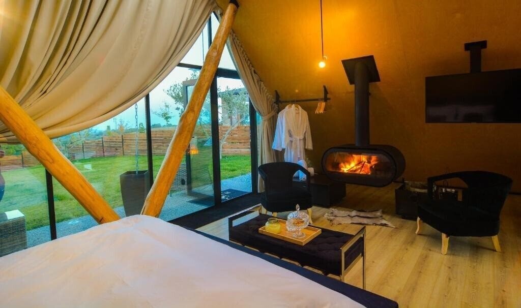 Фото 3 Hills Boutique Hotel Trilofos 4*
