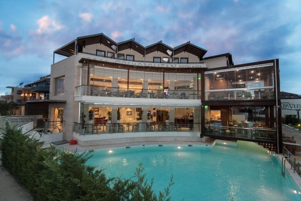 Отель Cosmopolitan Hotel & SPA 4*