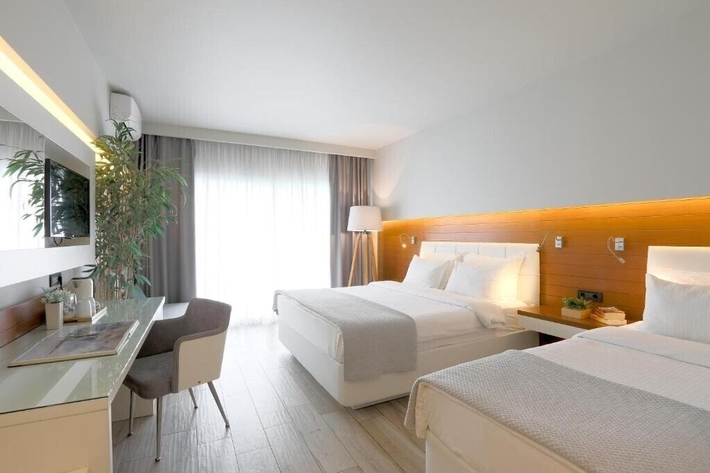 Отель San Panteleimon 4*
